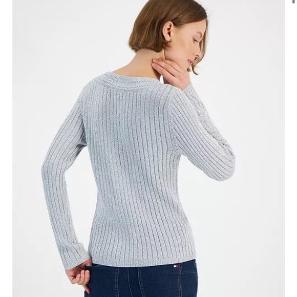 Tommy Hilfiger
Women's Metallic Ribbed V-Neck Sweater - Picture 2 of 4